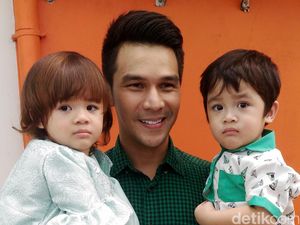 Gemes! Anak Kembar Jonathan Frizzy Cute Banget