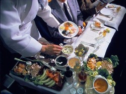 Seperti Ini Layanan Makanan dalam Pesawat pada Tahun 60 dan 70-an