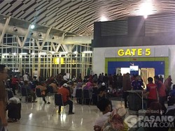 Calon Penumpang Lion Air Menumpuk di Bandara Sultan Hasanuddin
