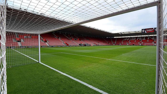 Gawang di Stadion SOUTHAMPTON, ENGLAND - MARCH 05: A general view of the stadium prior to the Barclays Premier League match between Southampton and Sunderland at St Marys Stadium on March 5, 2016 in Southampton, England. (Photo by Tom Dulat/Getty Images).