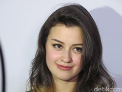 Kimberly Ryder Asah Kemampuan Akting di London