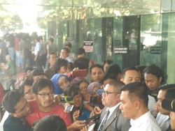 Bupati Rokan Hulu Dicecar 30 Pertanyaan oleh Penyidik KPK