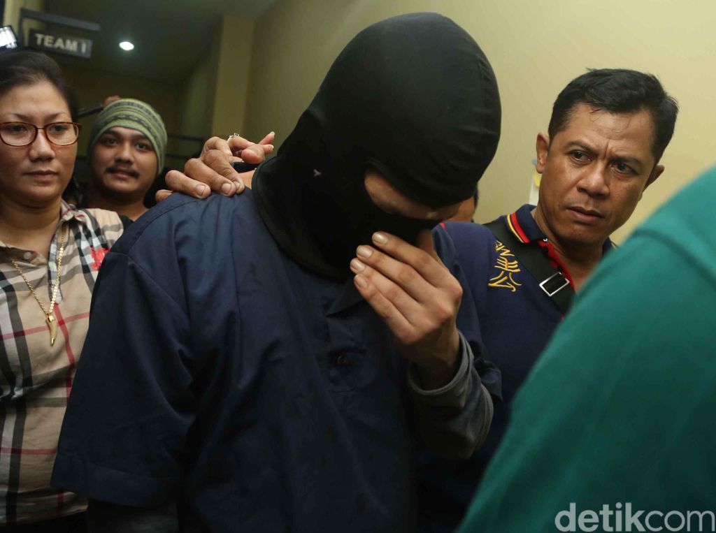 Kelanjutan Kasus Jupiter, Robbi Abbas Klaim Dilabrak Nikita Mirzani Kelanjutan Kasus Jupiter, Robbi Abbas Klaim Dilabrak Nikita Mirzani