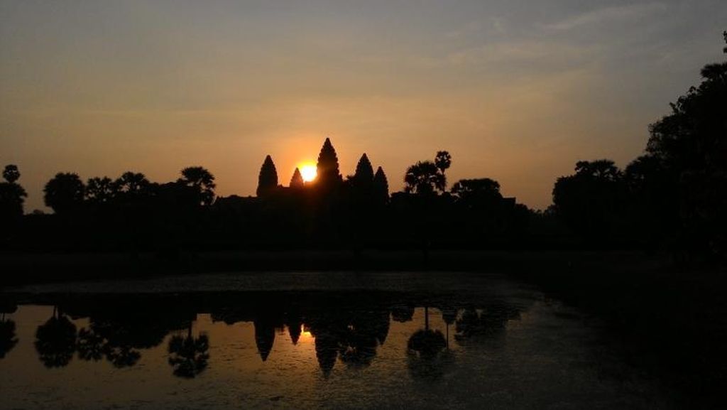 Angkor Wat yang Syahdu di Pagi Hari