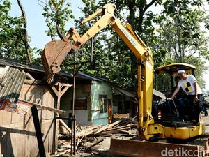 Bupati Purwakarta Pantau Penertiban Bangunan Liar