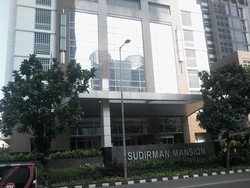 Tali Putus, Spanduk Protes Lucy in The Sky di Sudirman Mansion Dicopot