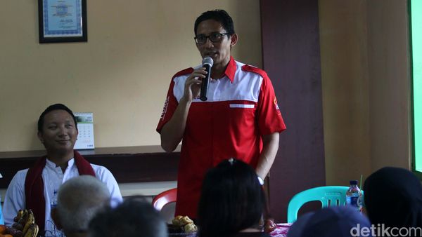 Sandiaga Uno Sapa Warga Pejagalan