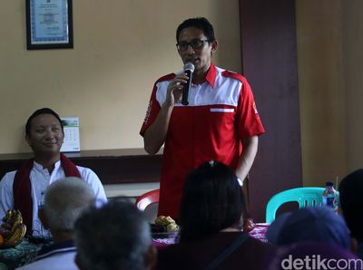 Sandiaga Uno Sapa Warga Pejagalan