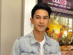 Aktor Fandy Christian Diamankan karena Nge-Vape di Toilet Pesawat?