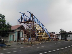 Begini Penampakan Rangka Jembatan Apung Cilacap Saat Uji Coba Perakitan