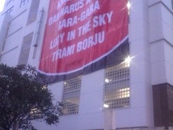 Muncul Spanduk Baru di Sudirman Mansion: Kami Insomnia dan Harus Mengungsi