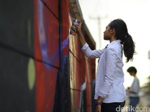 Cari Tembok hingga Bikin Grafiti Jadi Keasyikan Bomber Ladies on Wall Cari Tembok hingga Bikin Grafiti Jadi Keasyikan Bomber Ladies on Wall