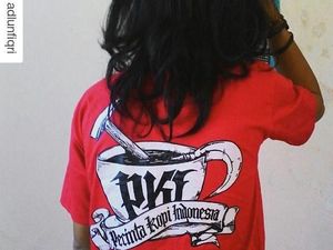 Pemuda Pemakai Kaos Pecinta Kopi Indonesia Resmi Ditahan Terkait Komunisme