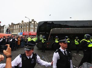 Atas Penyerangan Bus, West Ham Salahkan MU