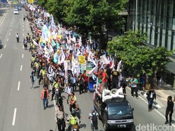 Ada Demo Tolak PLTU Batu Bara, Lalu Lintas Jalan Thamrin Tersendat