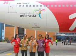 Logo Wonderful Indonesia Terpasang di Indonesia AirAsia X