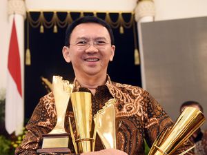 Prabowo Sumbang Tenda untuk Warga Pasar Ikan, Ahok: Baguslah! Prabowo Sumbang Tenda untuk Warga Pasar Ikan, Ahok: Baguslah!