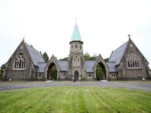 Ingin Beda Dari yang Lain, Pasangan Ini Gelar Pernikahan di Kuburan Ingin Beda Dari yang Lain, Pasangan Ini Gelar Pernikahan di Kuburan