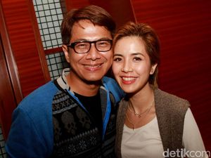 Jauh dari Gosip, Resep Rahasia Harmonisnya Delon dan Istri