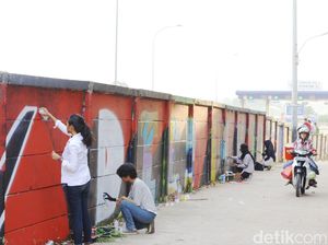 Aksi Ladies On Wall di Tembok Tol Cijago