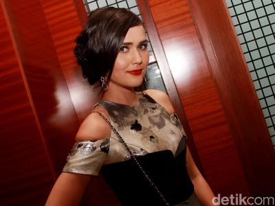 Bibir Merah Senk Lotta