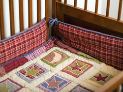 Demi Keamanan, Perlukah Menggunakan Crib Bumper di Boks si Kecil?