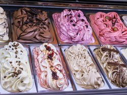 Atasi Hawa Panas Pulau Dewata dengan Gelato yang Lembut Manis Ini!