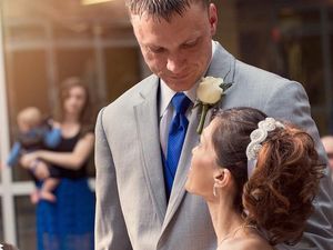 Perawat Baik Hati Ini Buatkan Pesta Pernikahan untuk Pasien yang Sakit Parah Perawat Baik Hati Ini Buatkan Pesta Pernikahan untuk Pasien yang Sakit Parah