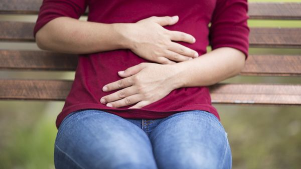 Sakit Perut di Pagi Hari? Makanan Ini Bisa Jadi Penyebabnya