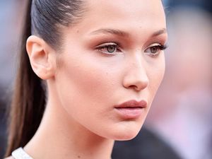 Bella Hadid Ungkap Rahasia di Balik Gaya Rambut Kuncir Kuda Andalannya
