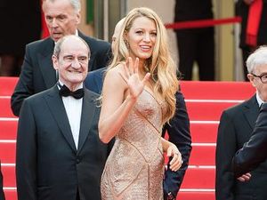 Foto: Kristen Stewart & Blake Lively Seksi Bergaun Transparan di Cannes