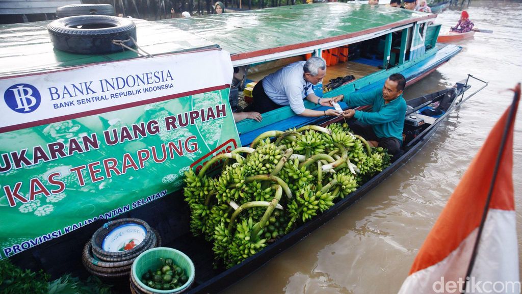Peredaran dan Penukaran Uang di Pasar Terapung Peredaran dan Penukaran Uang di Pasar Terapung