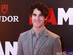 Pertemuan Singkat di Karpet Merah dengan Darren Criss Glee di Jakarta