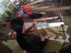 Melongok Keseharian Warga Penghuni Rumah Betang Khas Suku Dayak