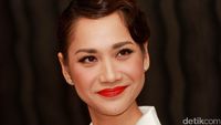 BCL Bergaya dengan Rambut Retro