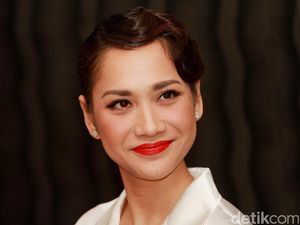 BCL Bergaya dengan Rambut Retro