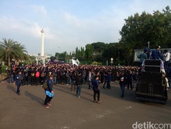 Mahasiswa Trisakti Peringati Tragedi Mei 98 di Monas