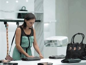 Tak Berizin, Tas Impor Ratusan Juta Ini Terancam Dihancurkan