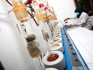 Melihat Laboratorium Milik PT SSMS Melihat Laboratorium Milik PT SSMS