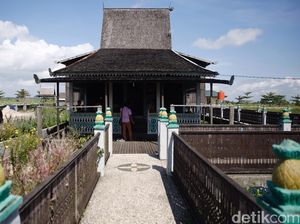 Rumah Adat Suku Banjar Berusia Ratusan Tahun