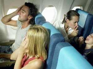 Jangan Lakukan 5 Hal Ini, Atau Anda Akan Dibenci di Pesawat