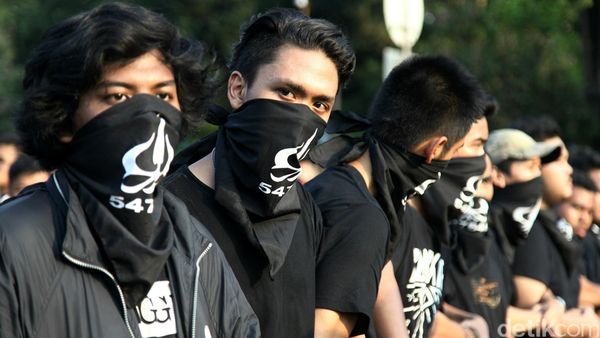 Mahasiswa Trisakti Geruduk Istana