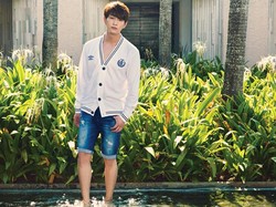 Onew SHINee Terima Penghargaan di Scene Stealer Festival