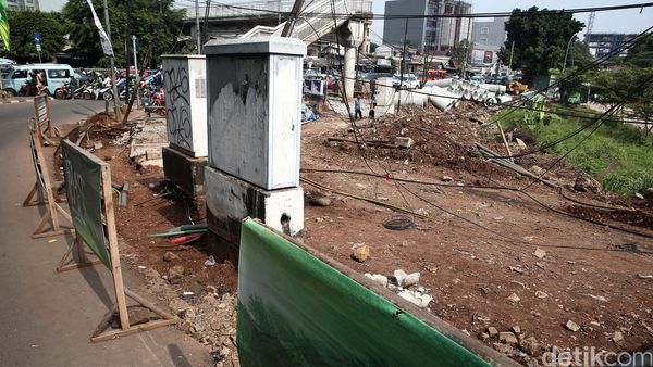 Pelebaran Jalan di Perempatan Cawang-Otista