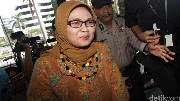 Sekjen DPR Winantuningtyastiti Diperiksa KPK