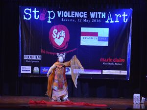 Ketika Shinta Dituduh Selingkuh oleh Rama di Tarian Sita Rasmi Ketika Shinta Dituduh Selingkuh oleh Rama di Tarian Sita Rasmi