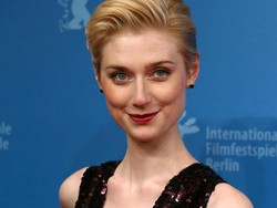Elizabeth Debicki yang Jadi Rebutan Para Desainer Kostum