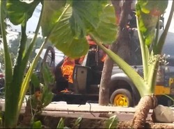 Mobil Patroli Polisi Terbakar di Semanggi