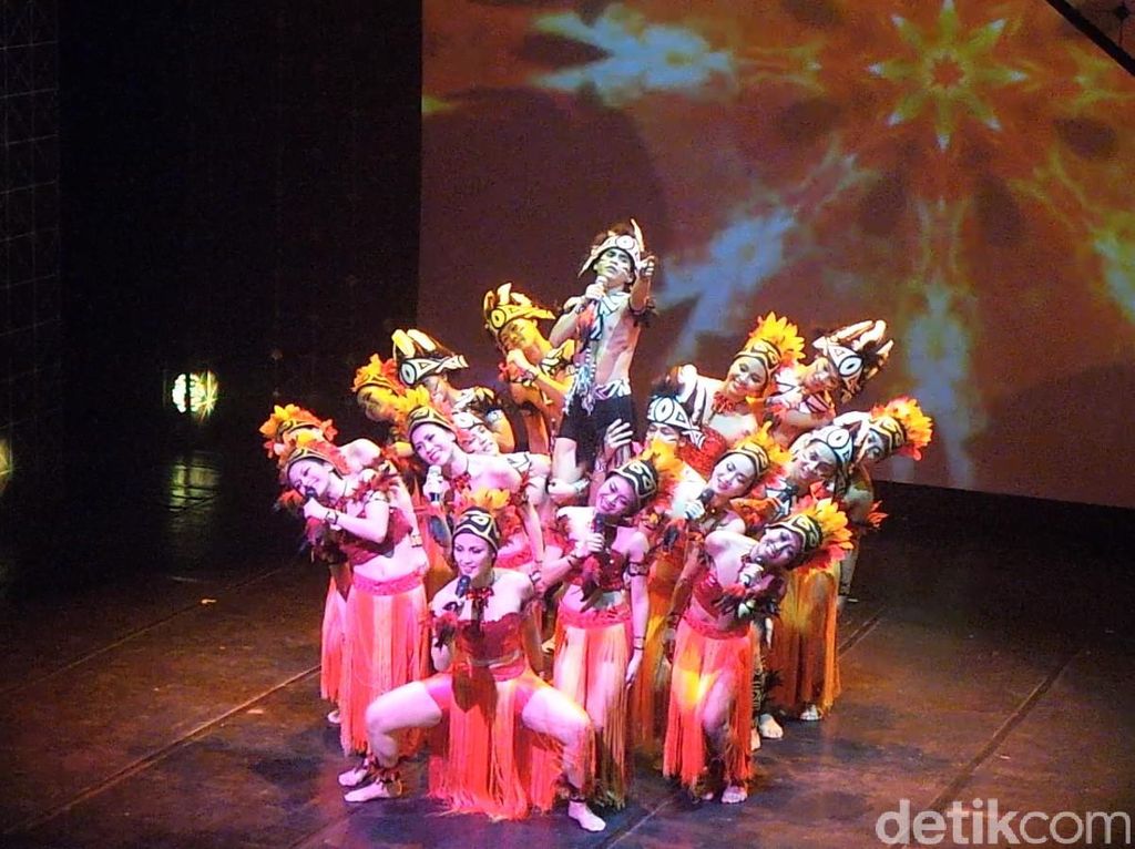Pentaskan Etnik Kekinian, EKI Dance Company Tampil Lebih Update