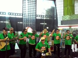 Saut Situmorang dan Direksi KAI Berjoget Diiringi Pancaran Sinar Petromaks